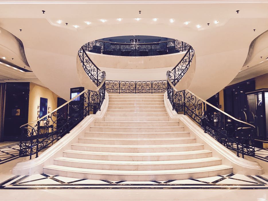 Opulent: ein Traum in Marmor. Dieser Anblick bietet sich einem, wenn man das The Ritz-Carlton Berlin betritt.