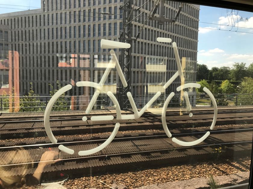 Fahrradtour Wannsee - Sacrow, Station 1: Mit der S-Bahn von Berlin zum Wannsee.